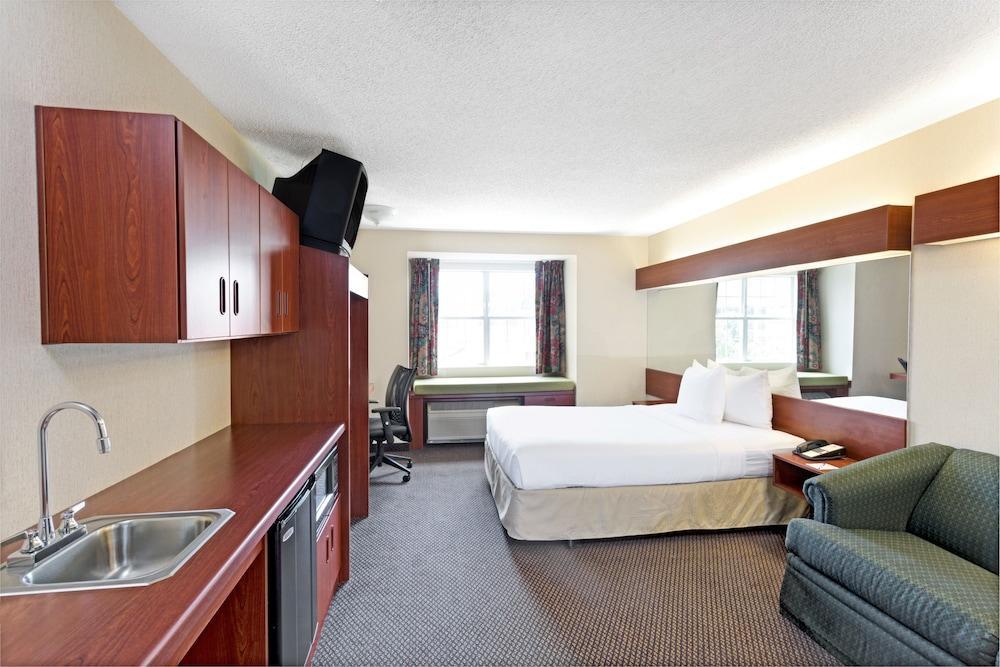 Microtel Inn & Suites By Wyndham Perimeter Center Sandy Springs Exterior photo